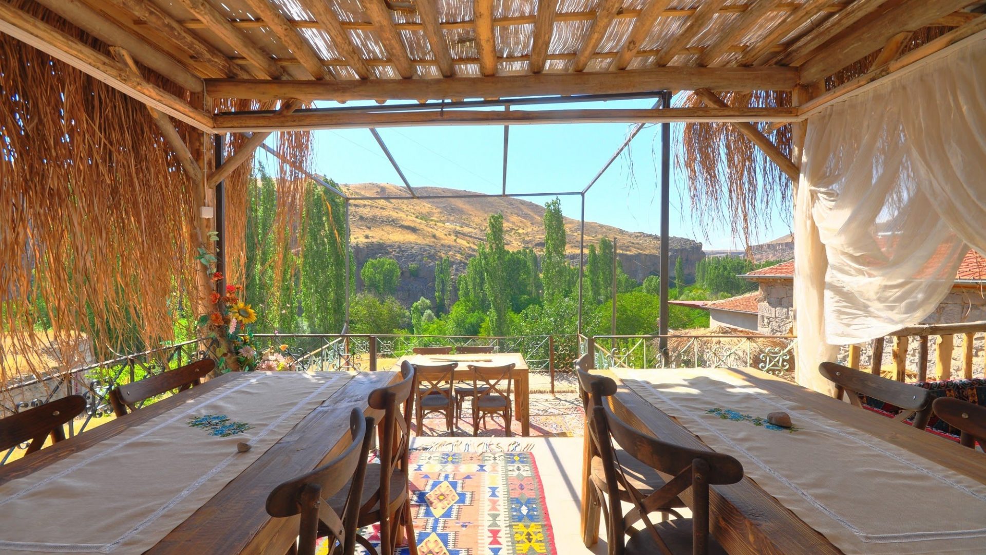 Güzel Atlar Ülkesini Belisırma Cave Otel ile Deneyimleyin