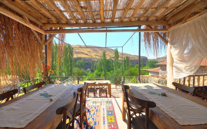 Güzel Atlar Ülkesini Belisırma Cave Otel ile Deneyimleyin